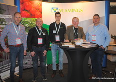 Het team van Vlamings met Rob van den Oever, Tim van den Hurk en Jelle Gerstel geflankeerd door Edwin Rijpsma(l) en André van Sprengen(r) van Revaho. Zij werken nauw samen voor de Netafim FlowInside. Voor meer info: www.fruitfeiten.nl